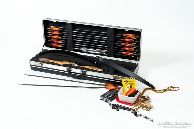 Prémium Takedown Recurve Íj Készlet – Fa–Karbon Íjjal, Karbon Nyílvesszőkkel és teljes csomaggal