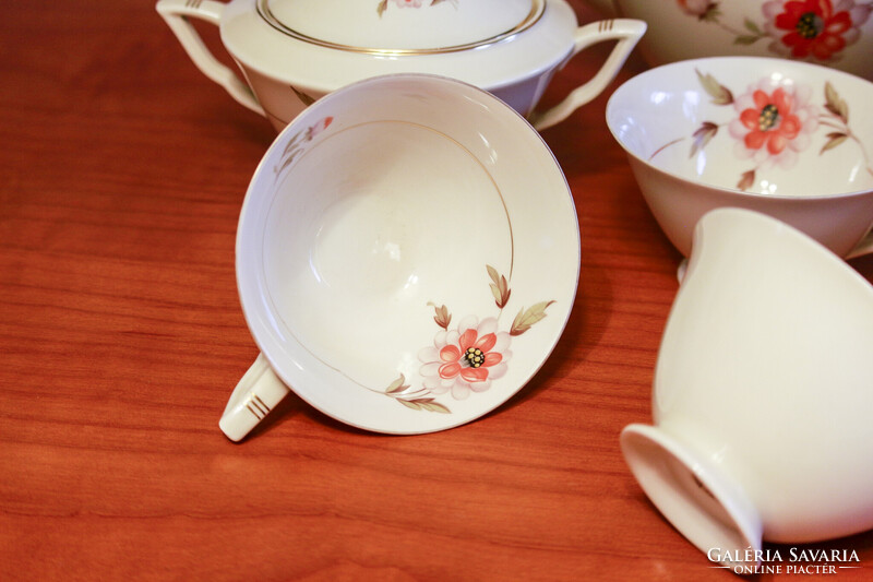 Haas & Czjzek Chodau 4 személyes, teás készlet, csontszínű elegáns darabok.