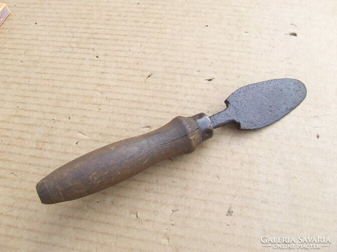 Kovácsolt szerszám répaásó