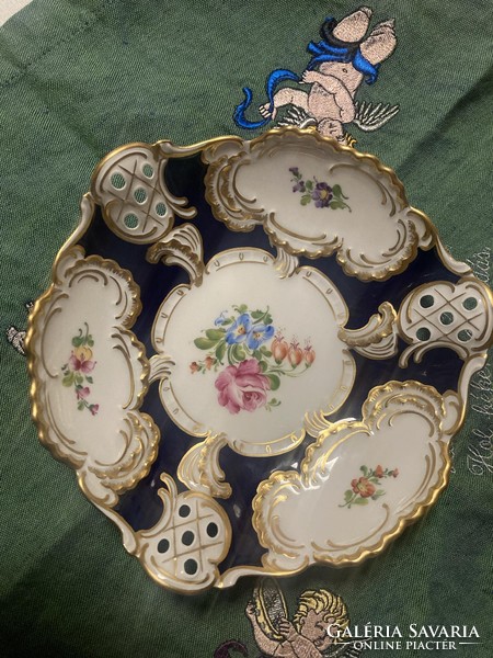 Gyönyörű Lindner Kueps porcelán ,  virágos kobalt tál!