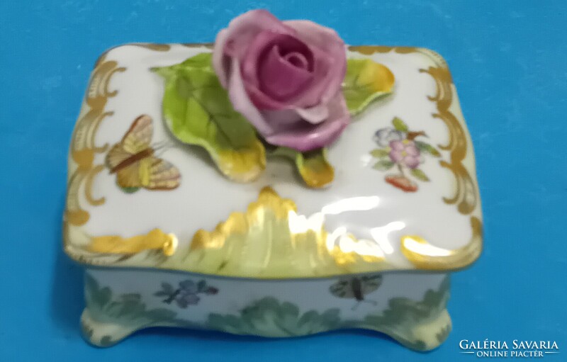 Herendi  bonbonier Viktória mintával rózsafogóval