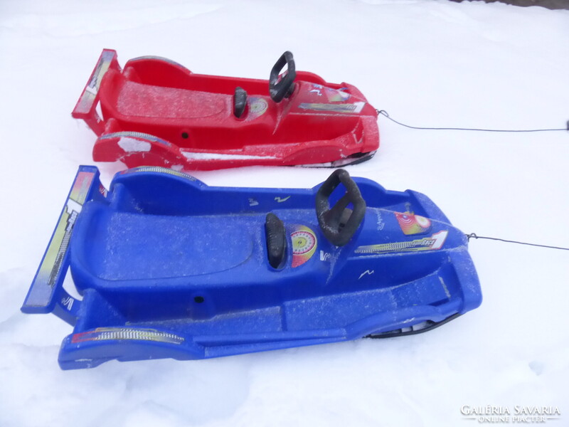 Kormányozható szánkók beépített fékkel