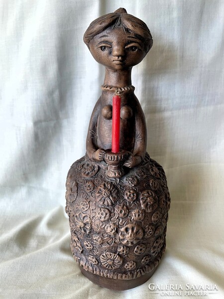 Kőfalvi Gyula kerámia - leány gyertyával (30 cm)