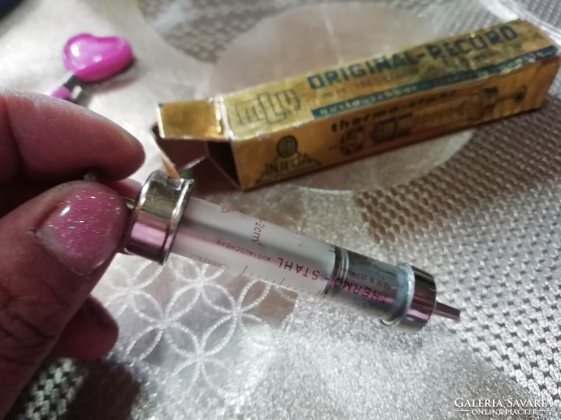 Orvosi eszköz 3. Thermo-stahl injecta 2 cm dobozában használva nem volt A képeken látható állapotban