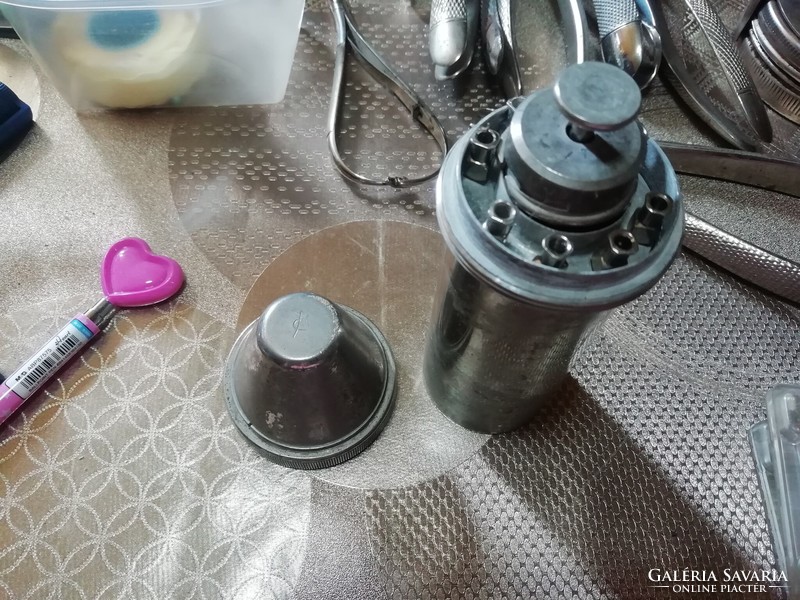 Antik utazó orvos fecskendő készlet fém tartóban    SOK AUKCIÓ AKCIÓ VEGYE VIGYE TÖBB SZÁZ TERMÉK