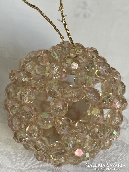 Gyönyörű retró karácsonyfa dísz fazellált pezsgőszinű gyöngyökből.