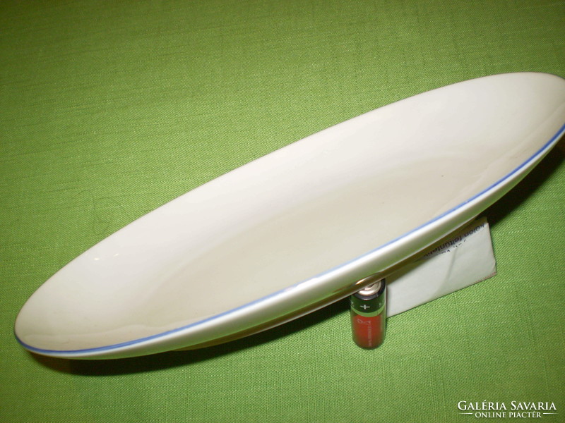 SOLAFRANCE GÉRARD FAVARON áramvonalas porcelán ovális kínáló tál 24x14x3 cm.