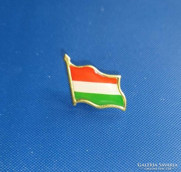 Magyar zászló bross, réz kitűző