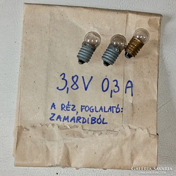 Retro/vintázs izzó hagyatékból.3,8V-0,3A. Kisautó, játék csere is érdekel