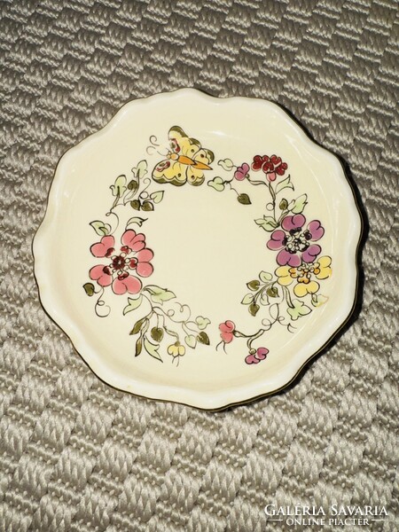 Zsolnay eredeti vajszínű, aranyozott szélű porcelán tálka, virág- és pillangósmintás díszítéssel
