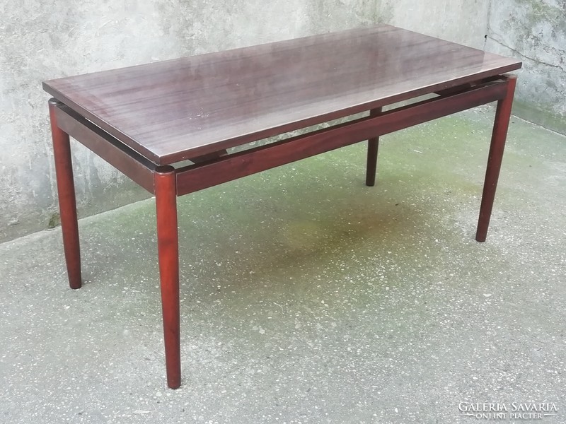 Retro dohányzóasztal