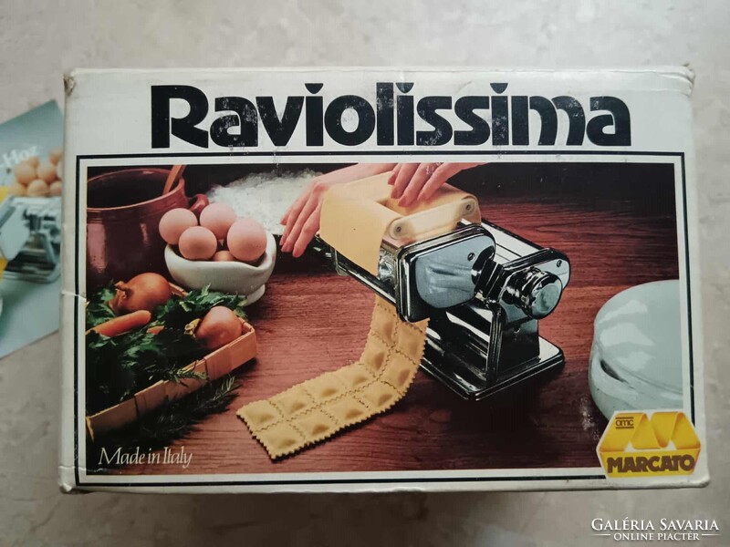 Marcato Atlas tésztagép és nyújtógép + 1 mm, 3 mm, spagetti és a Ravioli 45x45 mm adapter.
