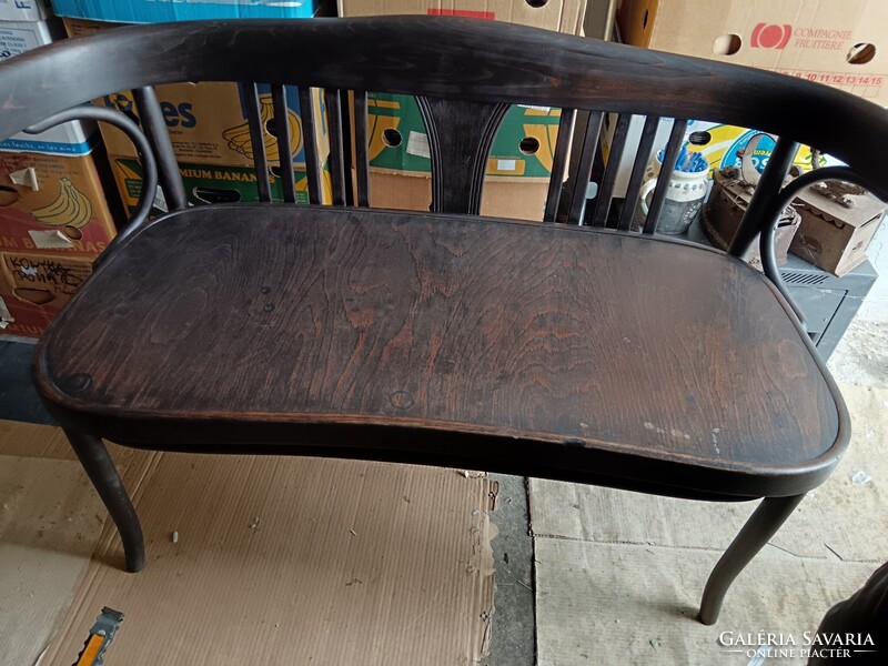 Eredeti állapotban Thonet pad masszív stabil