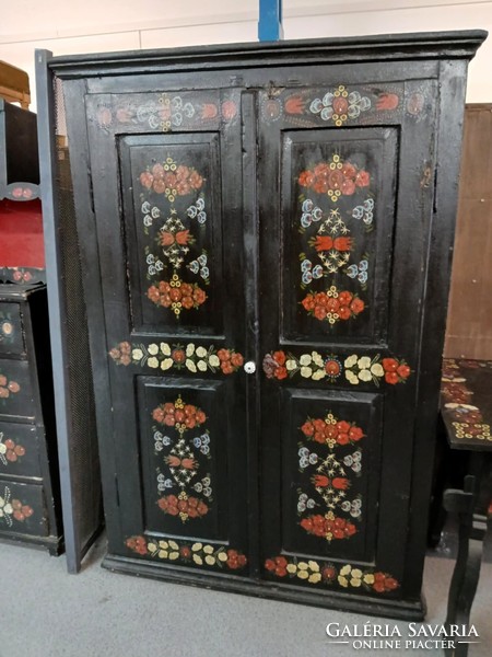 Festett népi bútorok, szobabelső