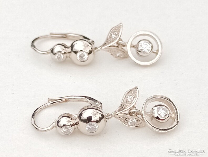 Fehérarany fülbevaló briliáns csiszolású gyémántokkal