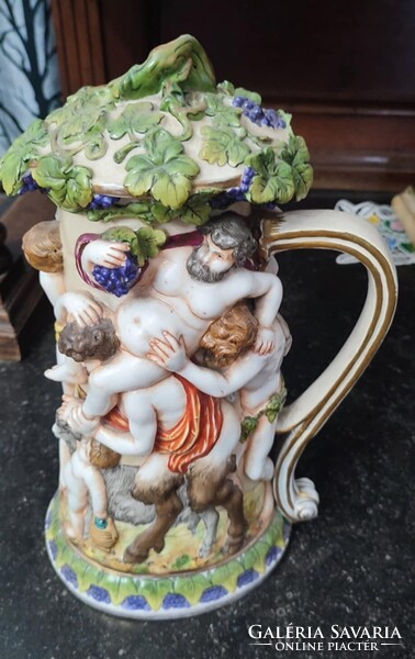 Nápolyi porcelánfajansz fedeles korsó