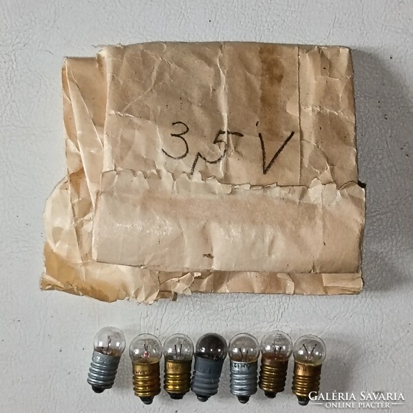 Retro/vintázs 3,5V, -izzók hagyatékból.Kisautó, játék csere is érdekel