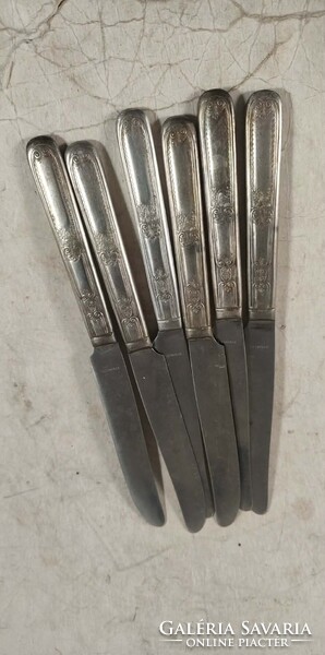 Ezüst vagy ezüstözött nyelű kés készlet 648