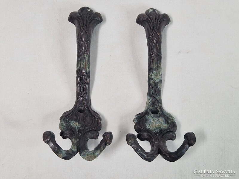 Régi réz fali akasztók együtt eladók 236 g. súlyúak és 16 cm. hosszúak