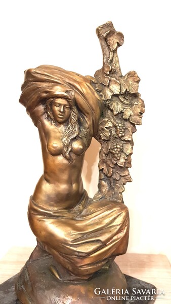 Simorka Sándor - Bronz női akt szőlő lugasnál 2014 5/2