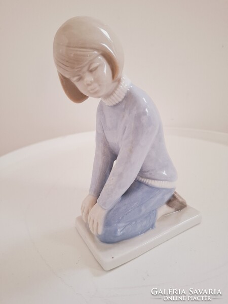 Német Grafenthal Térdelő Kislány Porcelánfigura
