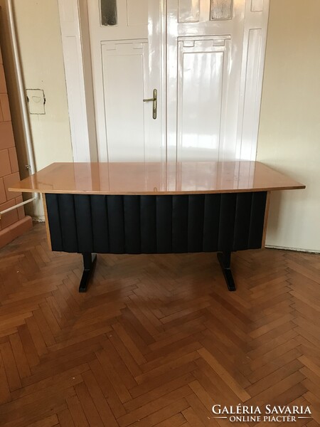 Ritkaság!!Elegáns mid- century modern , varrott műbőrrel díszített íróasztal