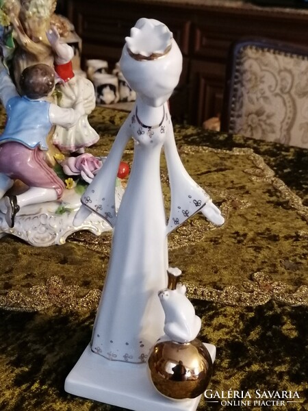 "Királylány és a békakirály" Ősz Szabó Antónia tervezte Aquincumi porcelán figura