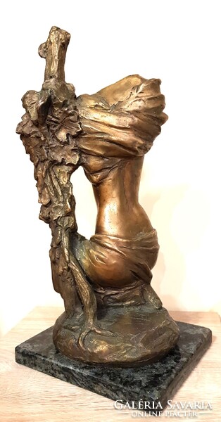 Simorka Sándor - Bronz női akt szőlő lugasnál 2014 5/2