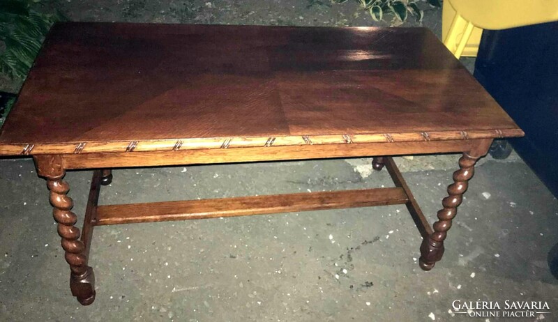 Antik gyönyörű állapotú csavart lábú asztal 55x54x111 cm