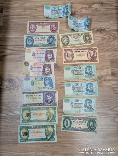Eladó Magyar papírpénzek.