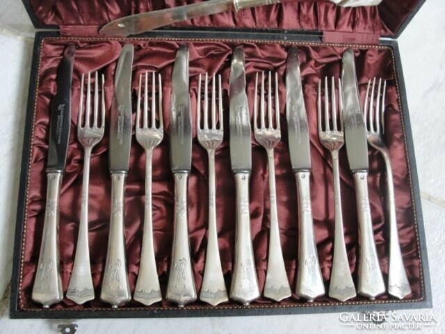 Nagyon szép antik EZÜST reggeliző készlet. Nettó ezüstsúly: 450 gramm.