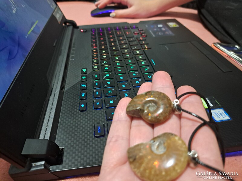 Kuriózum! Madagaszkári ammonitesz medálok