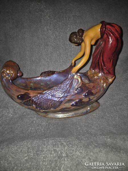 Zsolnay Halászó Lány