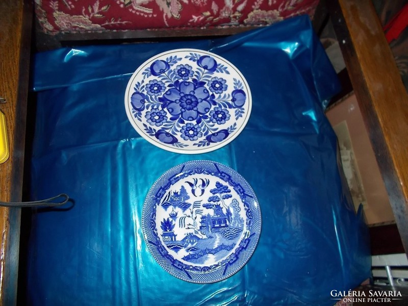 Nagyon szép kékszínű Falitányérok