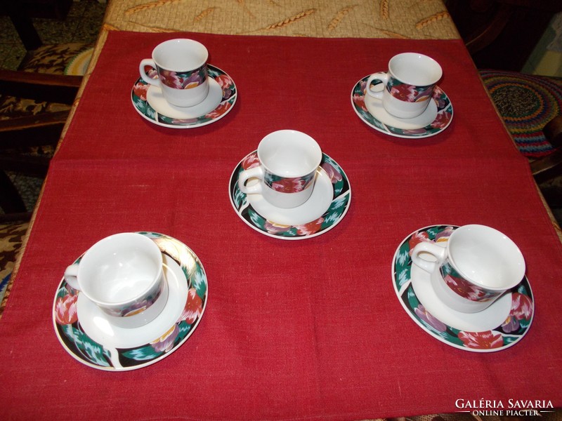 Gyönyörű színvilágú étkészlet,teás csészékkel.