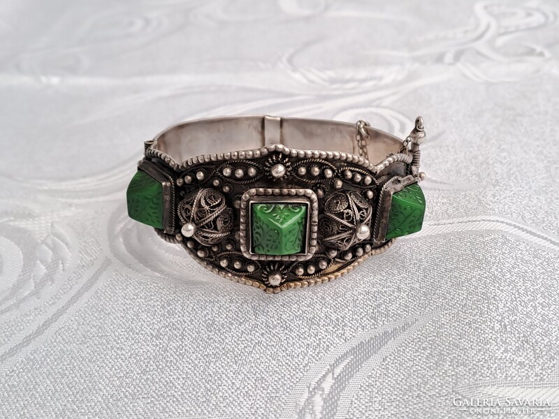 1,-Ft Extrém gyönyörű és aprólékos régi 925-ös ezüst karperec jáde kövekkel 50 gramm