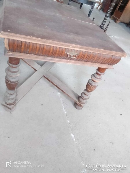 Ónémet ebédlő asztal.