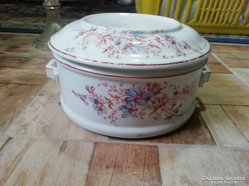 Antik porcelán ételhordó tetővel