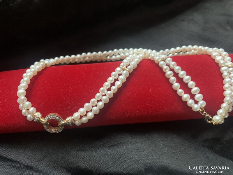 Gyémánt kapocs arany tagokkal dupla soros gyöngy nyakék.Igazolással