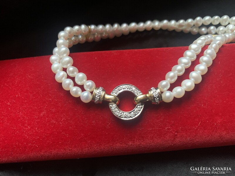Gyémánt kapocs arany tagokkal dupla soros gyöngy nyakék.Igazolással