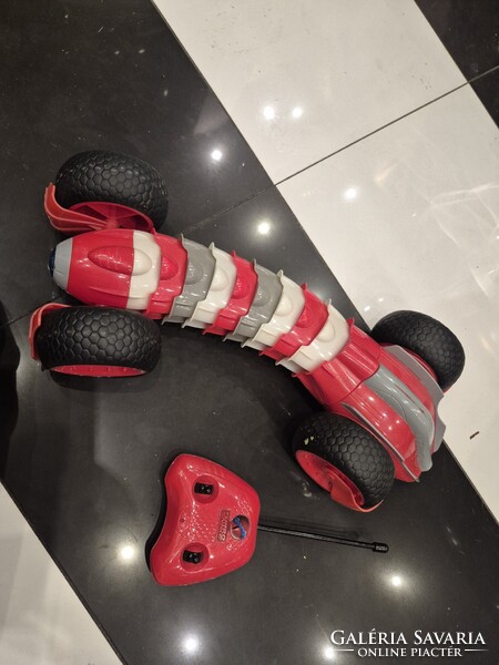 Távirányítós kisautó