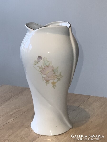 Apulum román porcelán váza, magassága 21 cm.