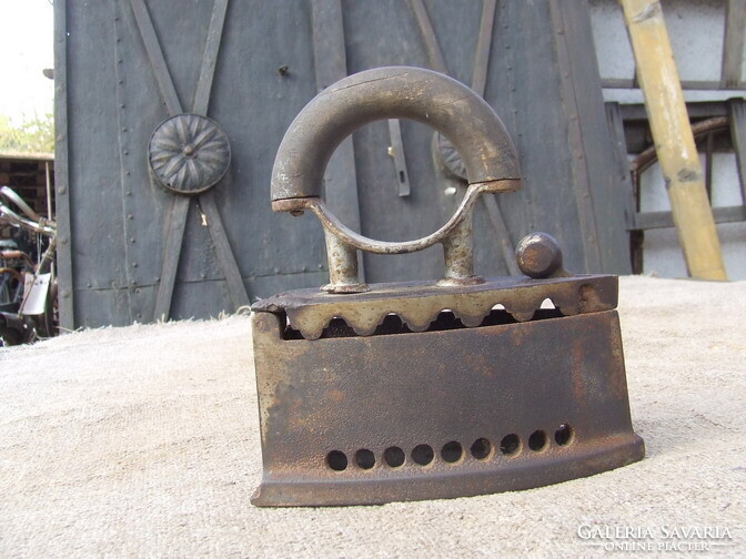 Régi faszenes vasaló