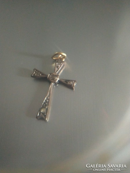 Antik medál gyémántokkal