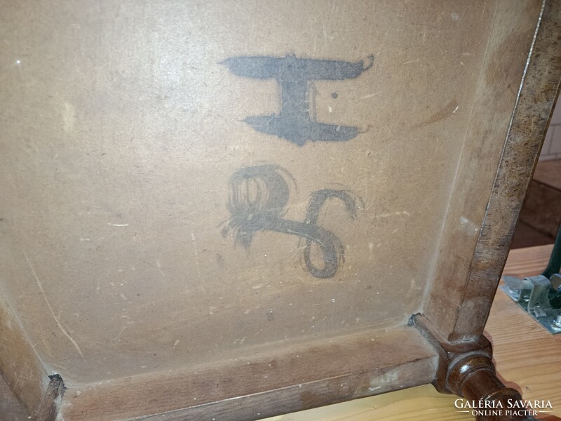 Antik bőrnyomatos szék 4db. 1900 előtti.Az ár darabra értendő.