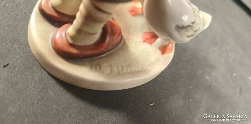 Hummel libás lány 886