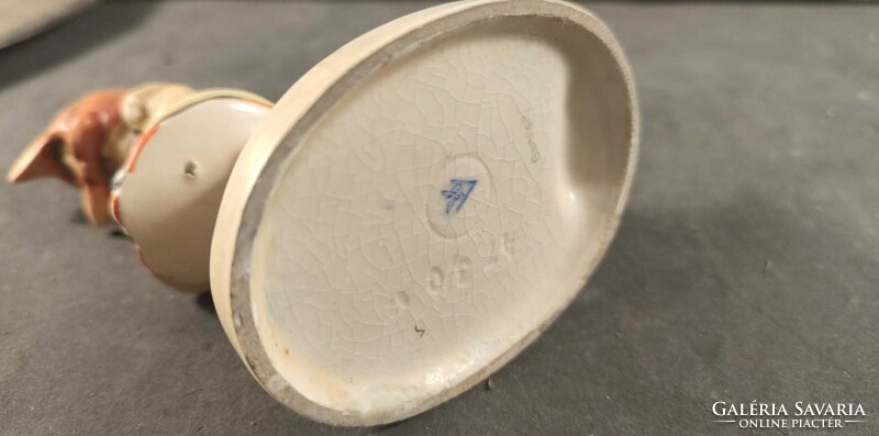 Hummel libás lány 886