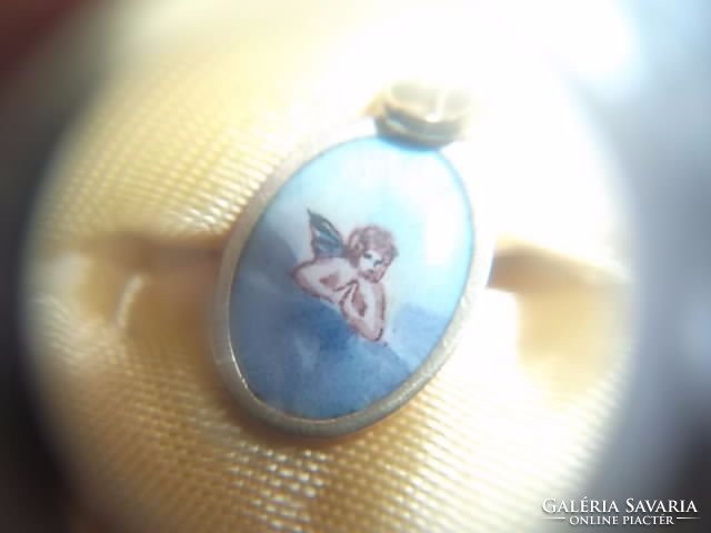 Angyalkás medál arany keretben