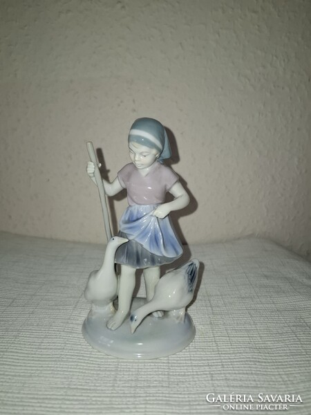 Gyönyörű, Metzler & Orloff  libapásztor lány  eladó szép festéssel, állapotban  15  cm