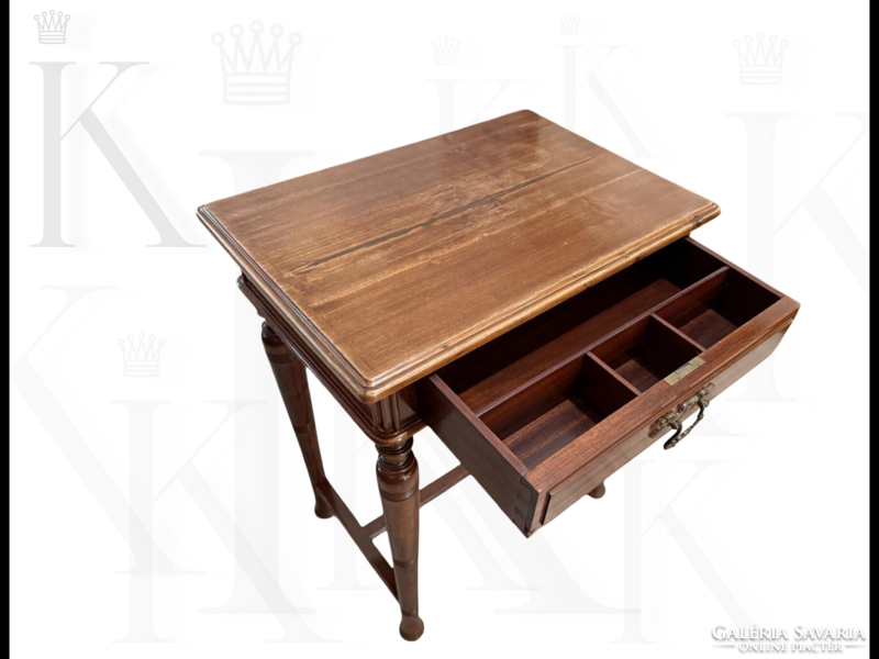 Antik egy fiókos téglalap alakú konzolasztal, lerakó -, vagy varróasztal
